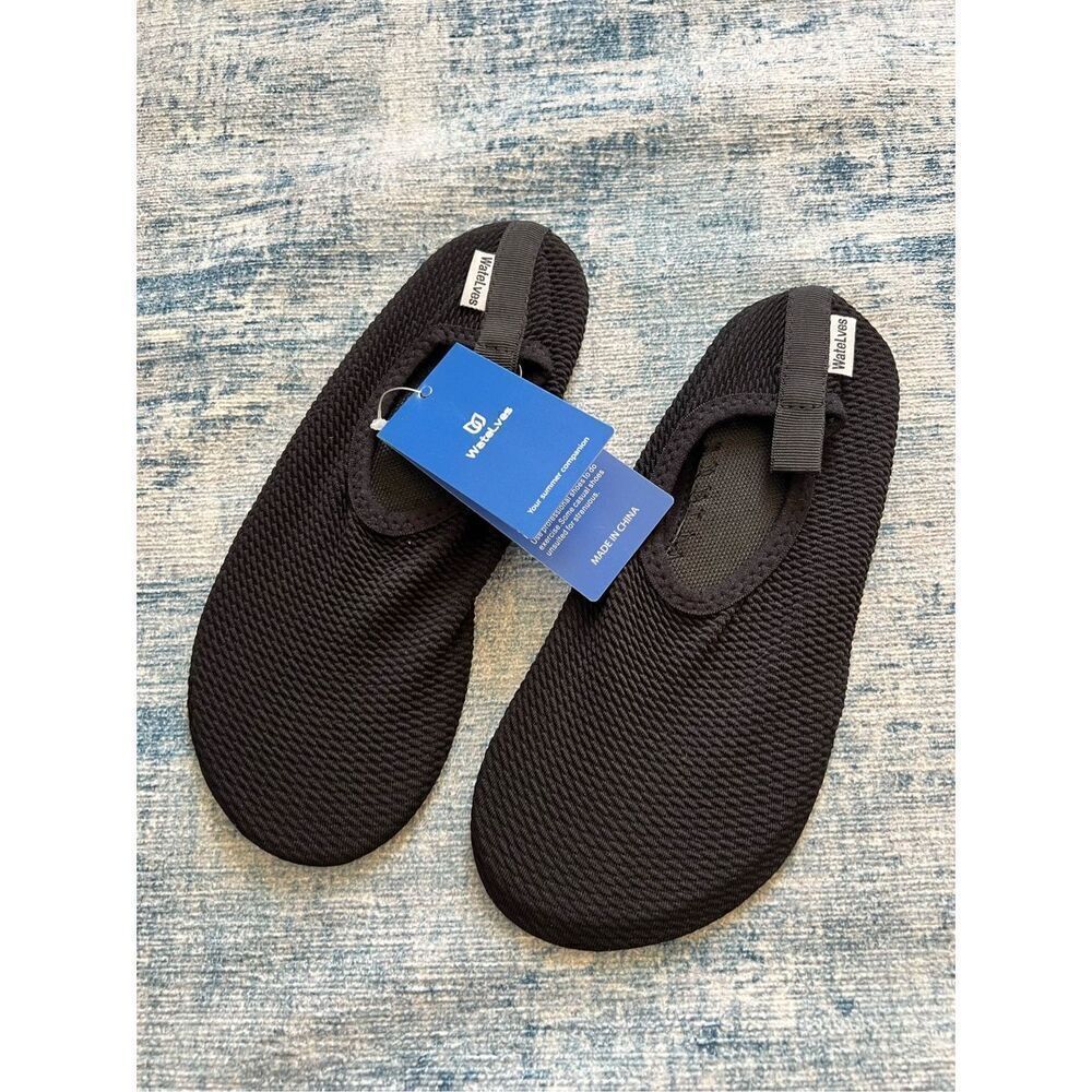NWT! Watelves Black Water Shoes / Socks Unisex 36 / 37 Women 6 - 7 Men 5 - 6